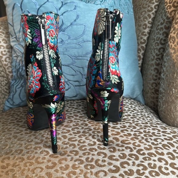 NEW Just Fab Madelina heeled pointed toe bootie with multicolored brocade fabric - Picture 6 of 8